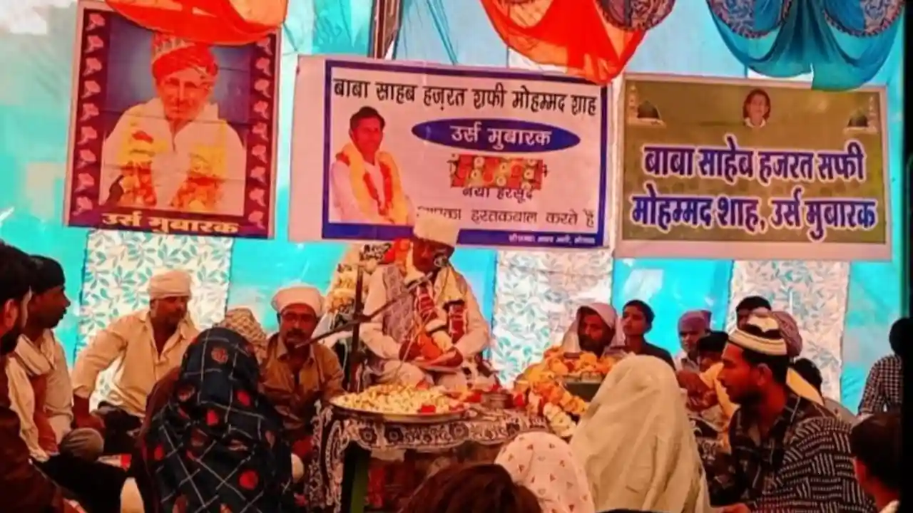 कुर्सी वाले बाबा के दरबार में उमडी भक्तों की भीड़
