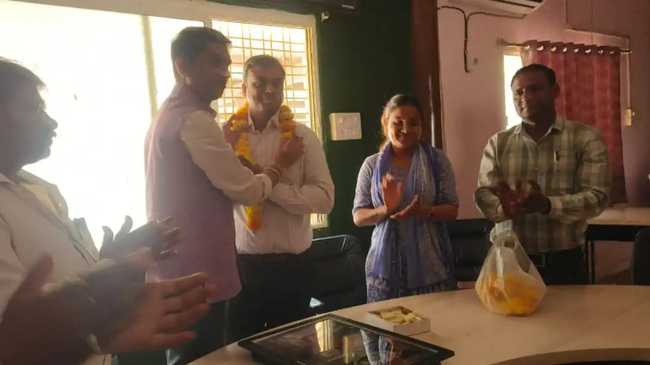 नगर परिषद ओंकारेश्वर में 6 माह भी नहीं हुए उपयंत्री को यहां से हटाया कर्मचारी भेजने के बजाय अच्छे कर्मचारियों के तबादले।