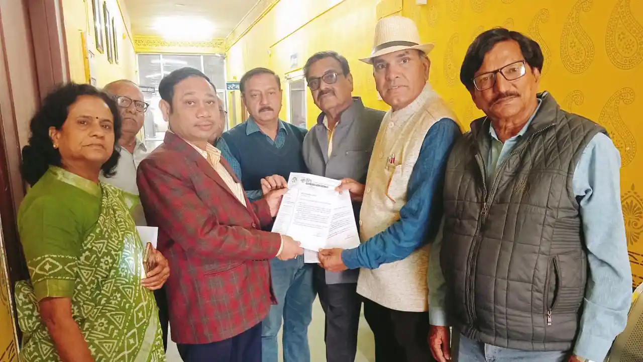 कृति संस्था ने स्टेडियम के मैदान को सुधारने हेतु सौपा ज्ञापन