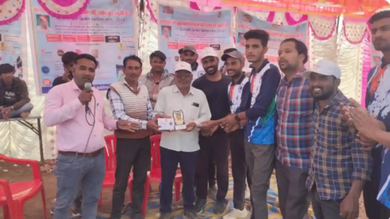 ग्राम पंचायत हतूनिया के क्रिकेट खेल मैदान में 11 दिवसीय पंचायत स्तरीय क्रिकेट टूर्नामेंट आयोजन किया जा रहा हैं।