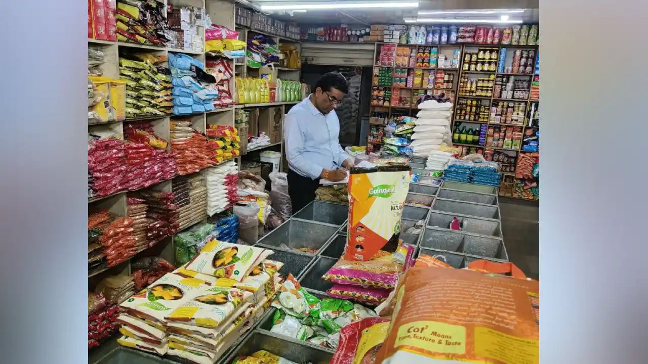खरगोन कलेक्टर श्री कर्मवीर शर्मा के निर्देशानुसार, मिलावट से मुक्ति अभियान