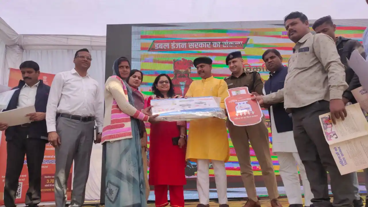 प्रतापगढ़ मे कार्यक्रम की शुरुआत माननीय प्रधानमंत्री ओर मुख्यमंत्री राजस्थान सरकार के उब्दोधन के साथ हुआ कार्यक्रम