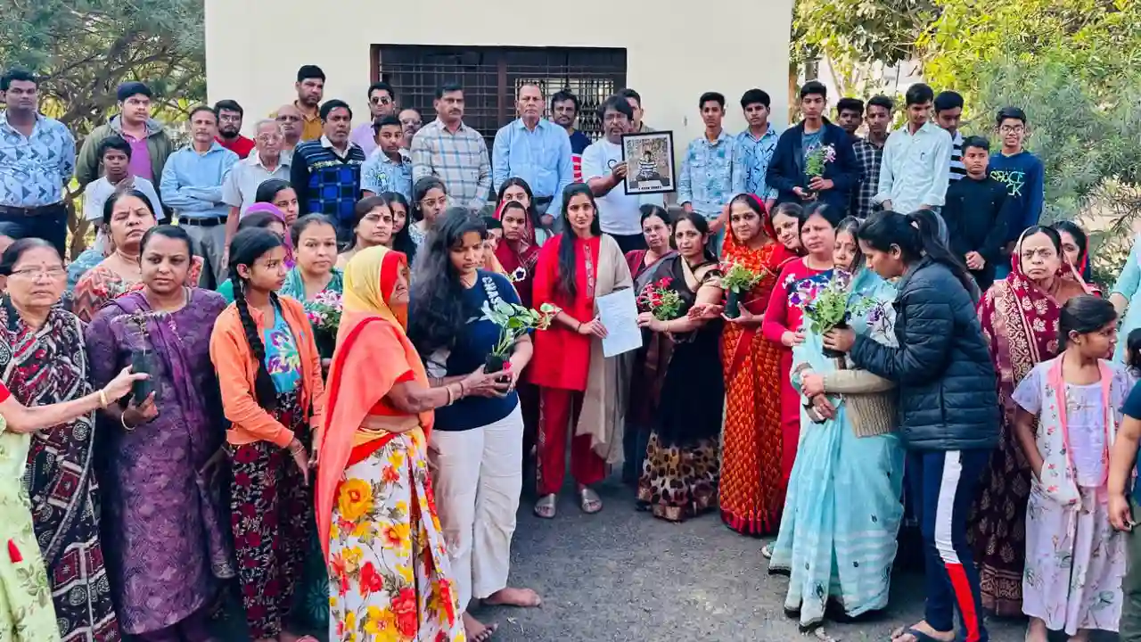 दुर्घटना में दुःखद निधन के बाद पिता द्वारा पुत्र के नाम फाउंडेशन, शुरुआत में किया वृक्षारोपण