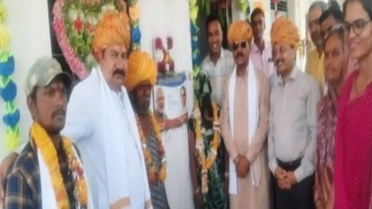 पीएम आवास योजना के तहत पक्‍का मकान बन जाने से काफी प्रसन्‍न है रामलाल