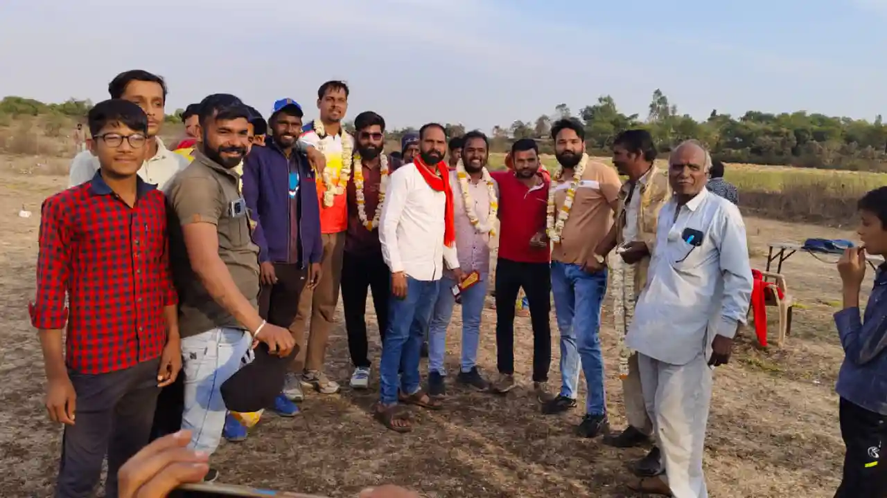 प्रतापगढ़ अवलेश्वर भगत सिंह स्टेडियम में 32 टीमों के क्रिकेट टूर्नामेंट का आज समापन हुआ