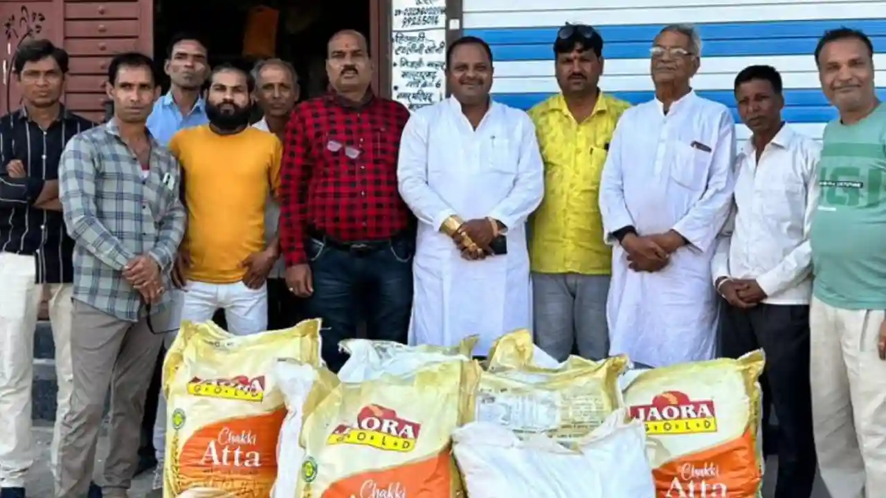रणजीत सिंह शक्तावत ने खाटू श्याम प्राण प्रतिष्ठा के निमित्त भंडारे हेतु ग्यारह बोरी गेहूं के आटे का किया दान।