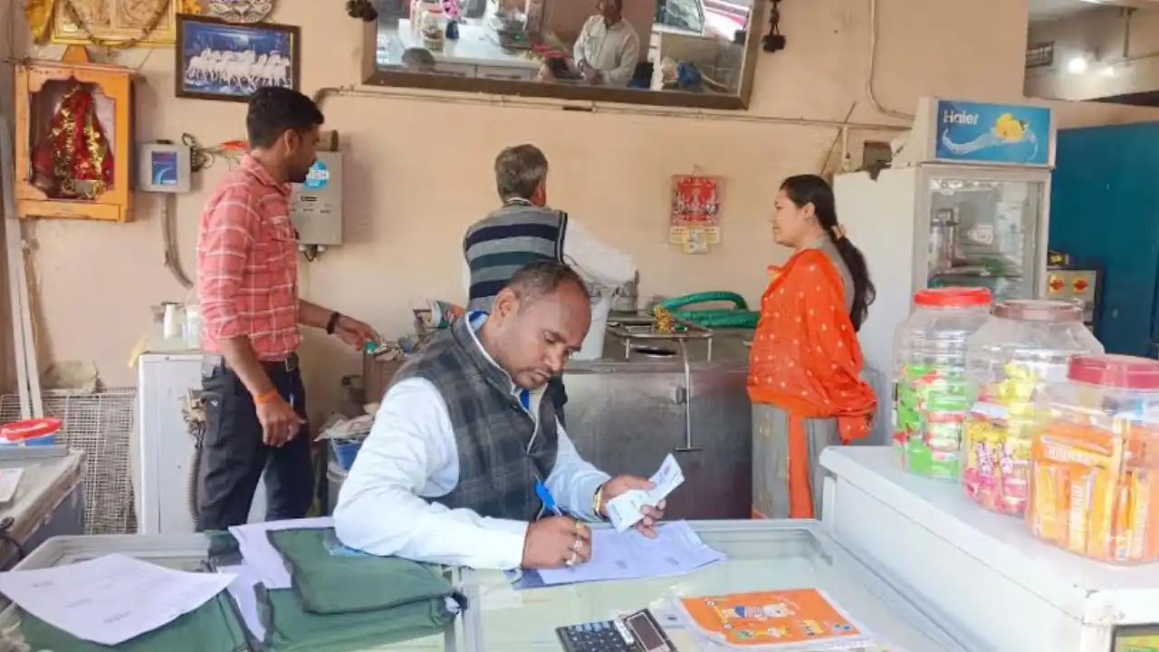 कलेक्टर द्वारा गठित विशेष दल के साथ खाद्य सुरक्षा प्रशासन की कार्रवाई, दो संस्थानों से लिये सेम्पल