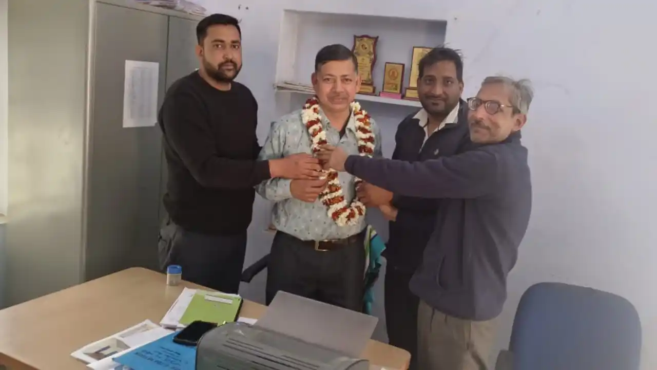 जयपुर सहायक प्रशासनिक अधिकारी से अतिरिक्त प्रशासनिक अधिकारी में हुई पदोन्नति श्री रामधन भंवरिया सी बी ई ओ जालसू