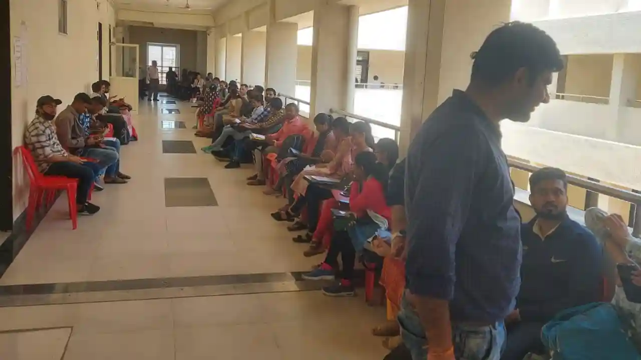 पटवारी भर्ती हेतु दस्तावेज परीक्षण का कार्य संपन्न।