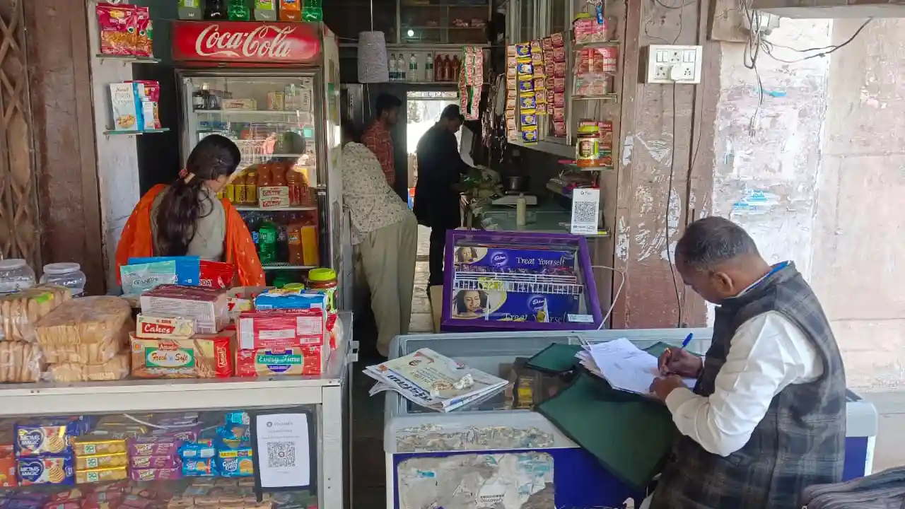 गरोठ में सामान्य प्रशासन एवं खाद्य सुरक्षा प्रशासन ने की संयुक्त कार्यवाही