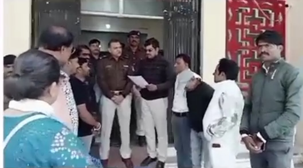 समाजसेवी अशोक अरोड़ा के समर्थन में प्रेस क्लब ने सौंपा महामहिम राज्यपाल के नाम ज्ञापन