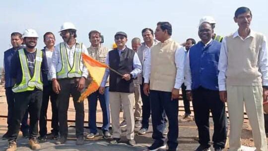 नर्मदा के बैक वाटर पर तैरता हुआ दुनिया का सबसे बड़ा फ्लोटिंग सोलर प्लांट हो रहा तैयार