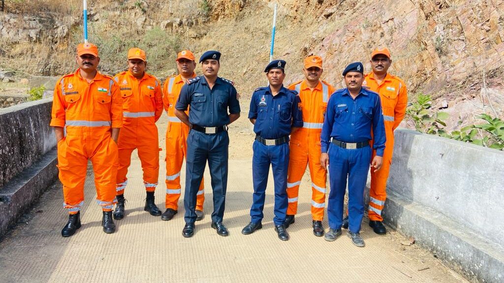 आपदा प्रबंधन टीम ने किया भ्रमण