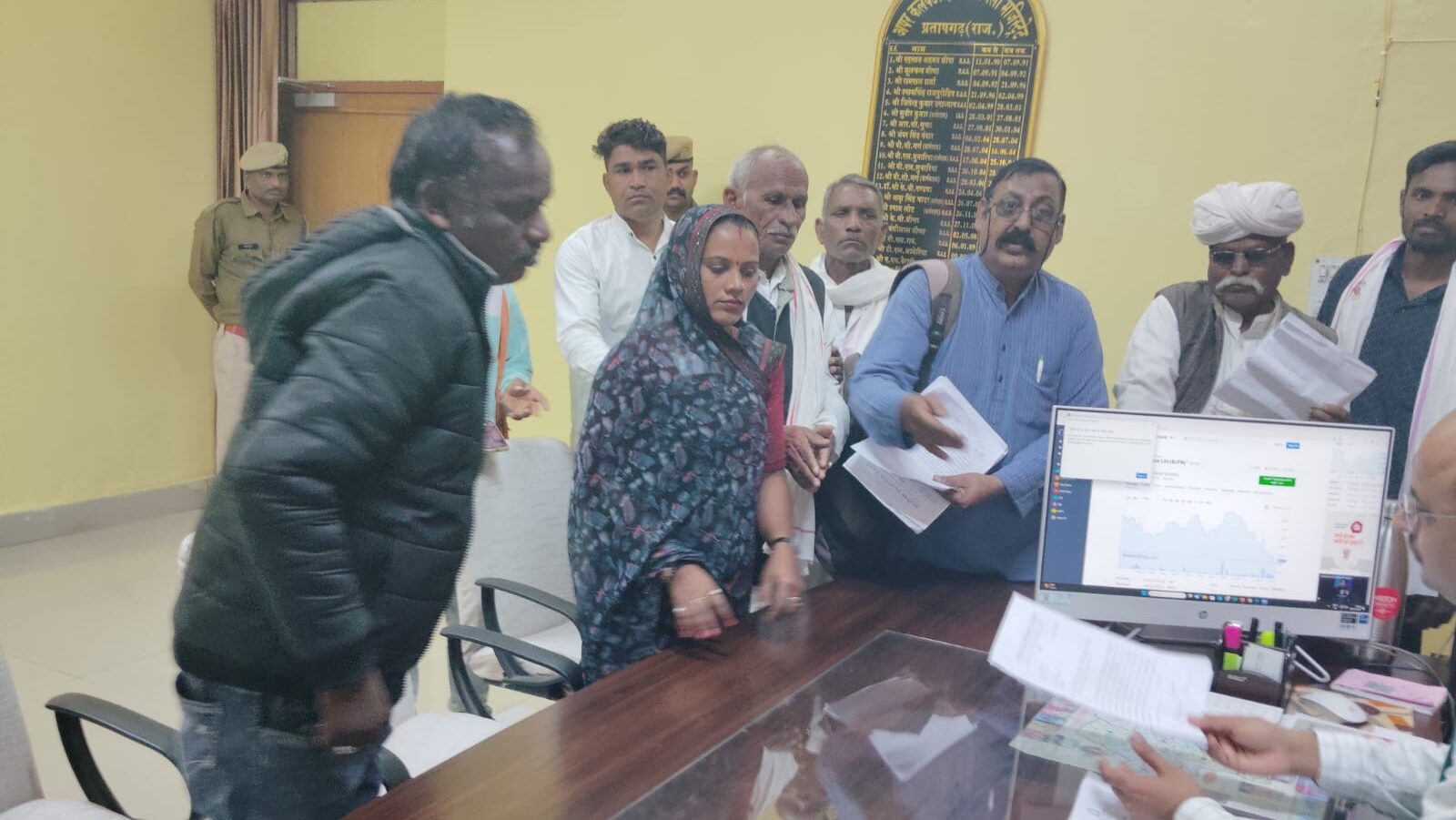 जन अधिकार मंच ने रैली निकालकर मुख्यमंत्री के नाम जिला कलेक्टर को ज्ञापन सौपा