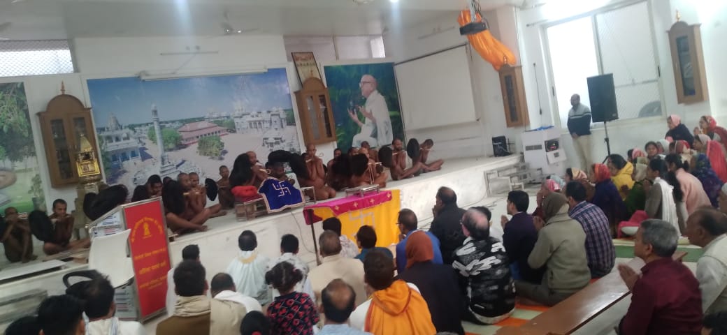 आचार्य श्री आदिनाथ दि.जैन मंदिर में दर्शनार्थ पधारे