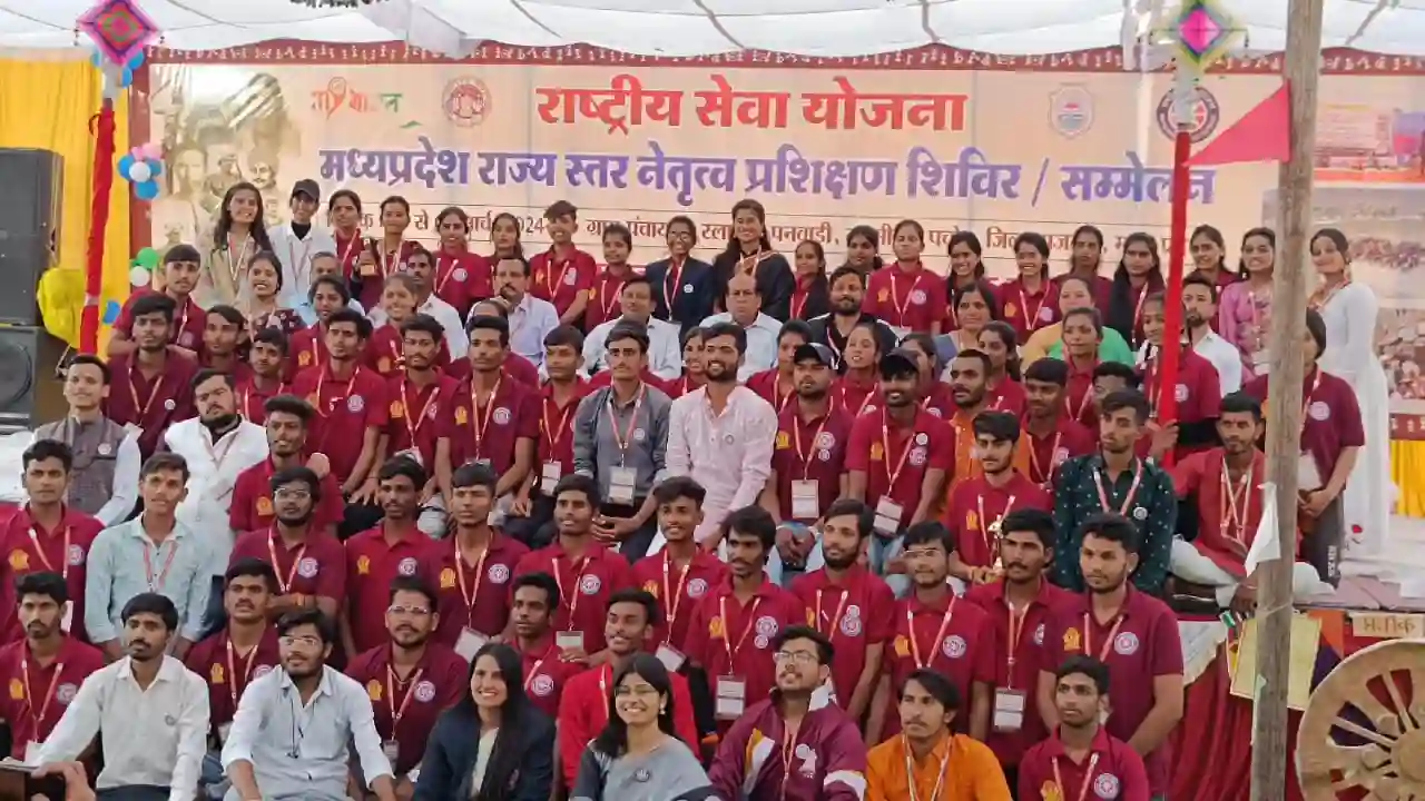 सात दिवसीय राष्ट्रीय सेवा योजना (NSS)शिविर में कुशाल टाॅंक हुए सम्मानित महाविद्यालय परिवार सहित ईस्ट मित्रों ने दी बधाई शुभकामनाएं