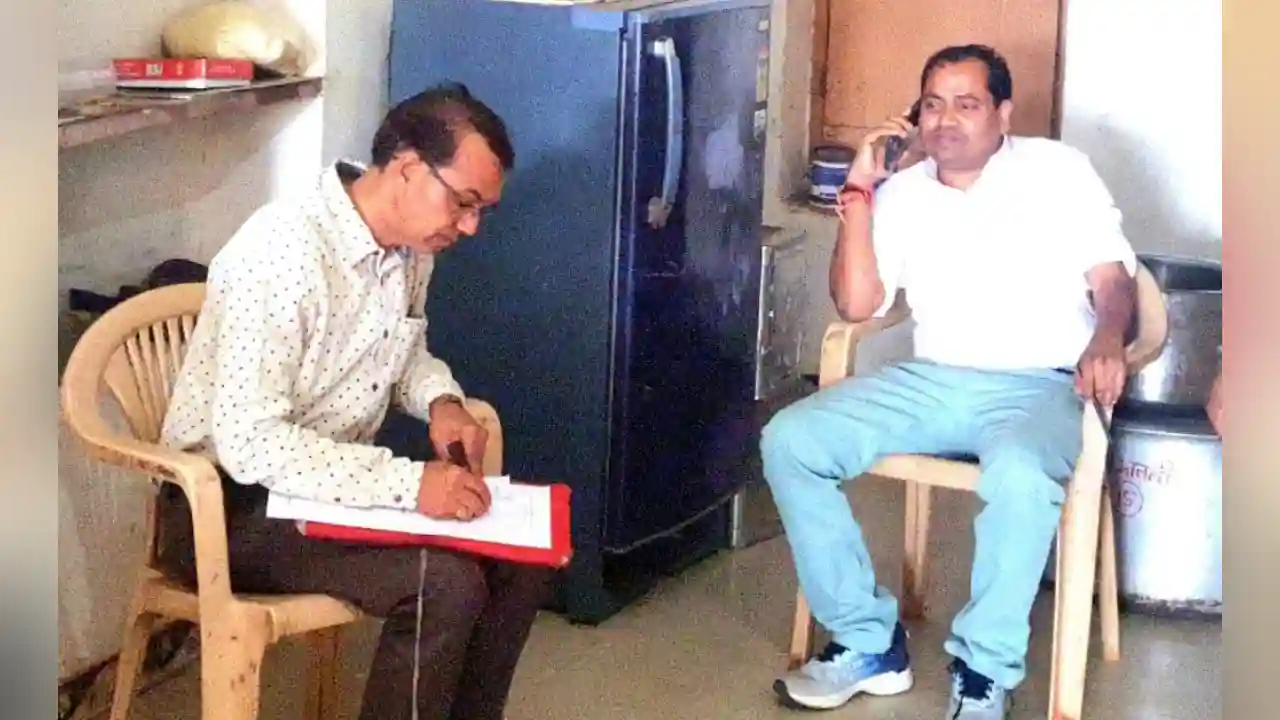 प्रतापगढ़ होली के त्यौहार को देखते हुए लिया खाद्य के नमूने
