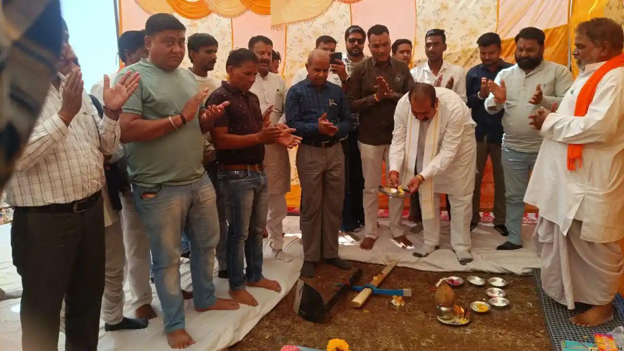 जिला स्तरीय सीएमराइज नीमच के नवीन भवन के निर्माण कार्य का एयर स्ट्रिप के पास शुभारंभ