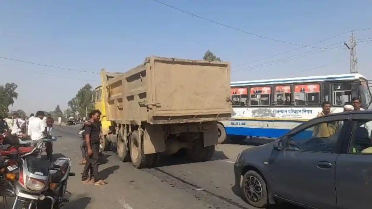 प्रतापगढ़ मिनी सचिवालय रोड़ आए दिन हो रहे है हादसे