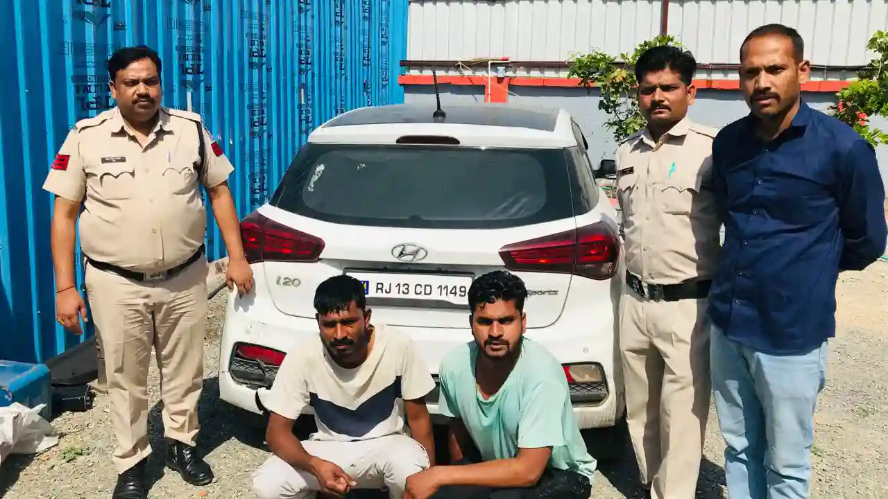 75 किलोग्राम अवैध मादक पदार्थ डोडाचूरा व आई-20 कार क्र. आरजे.-13-सीडी-1149 सहित दो आरोपीयों को पकडने में चौकी नयागॉव थाना जावद पुलिस को मिली सफलता