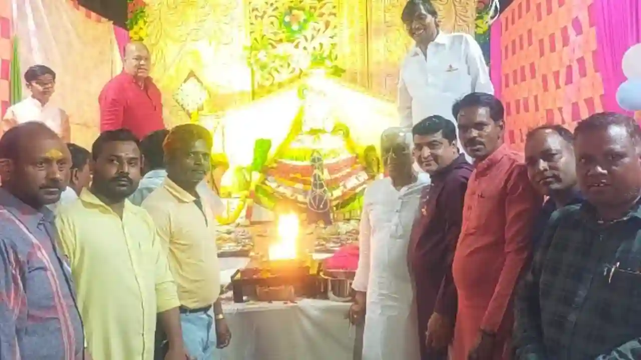 खाटू नरेश श्याम बाबा की शोभा यात्रा का कल्याण कमलमय समर्थक समिति ने पुष्प वर्षा व जल सेवा कर किया स्वागत।