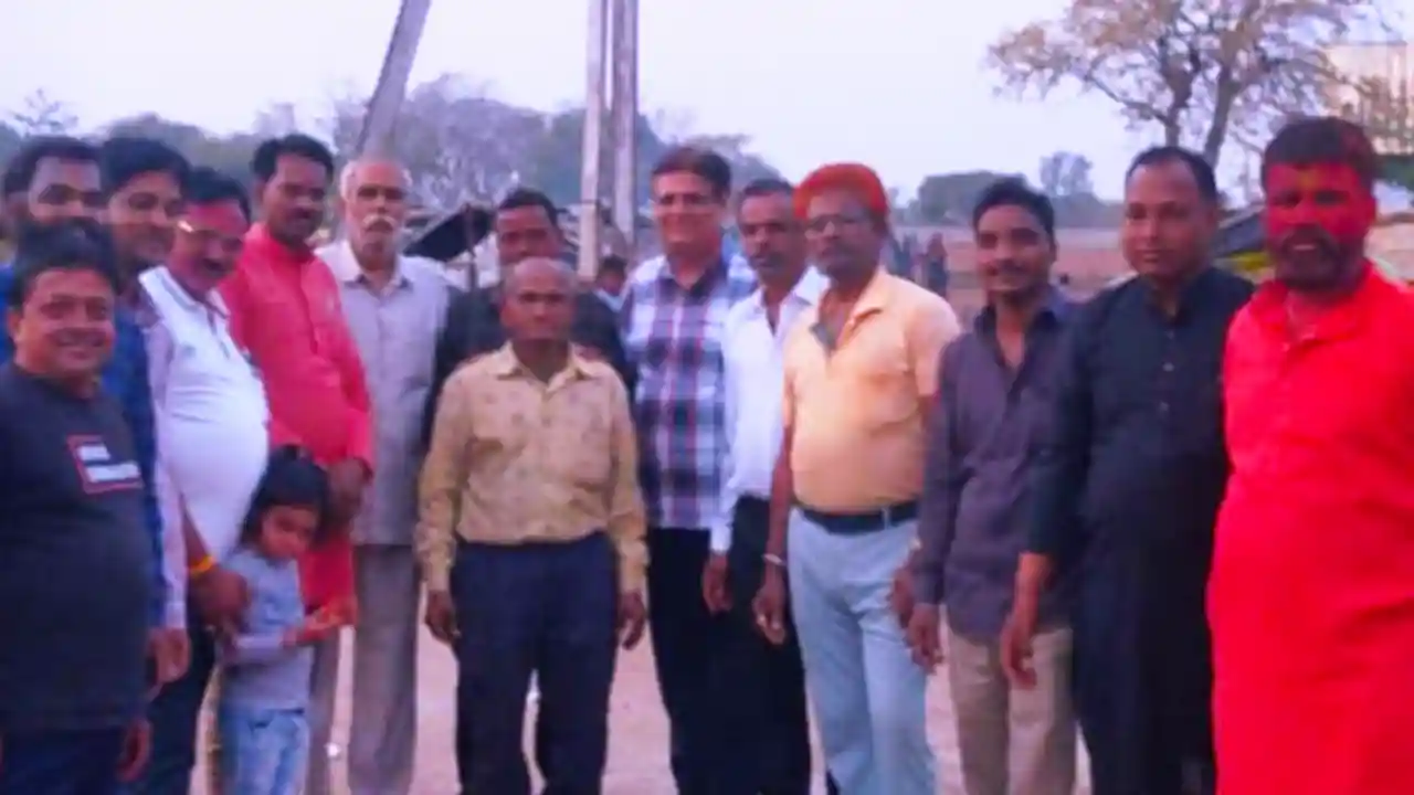 कल्याण कमलमय समर्थक समिति ने आदिवासीयों के बीच मिठाई बांट मनाया मुख्यमंत्री डॉ.मोहन जी यादव का जन्म दिवस।