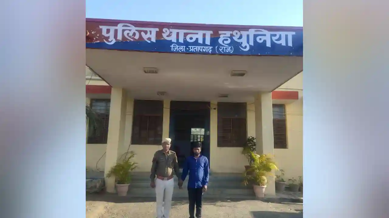 हतुनिया पुलिस थाना द्वारा अवैध देशी शराब का परिवहन करने वाले अभियुक्त को किया गिरफ्तार