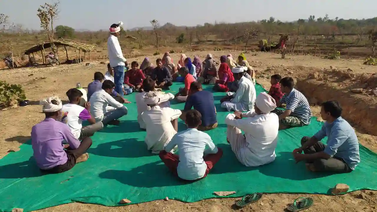 सुहागपुरा ब्लॉक एकीकरण समिति सुहागपुरा की बैठक गांव पण्डावा में आयोजित की गई