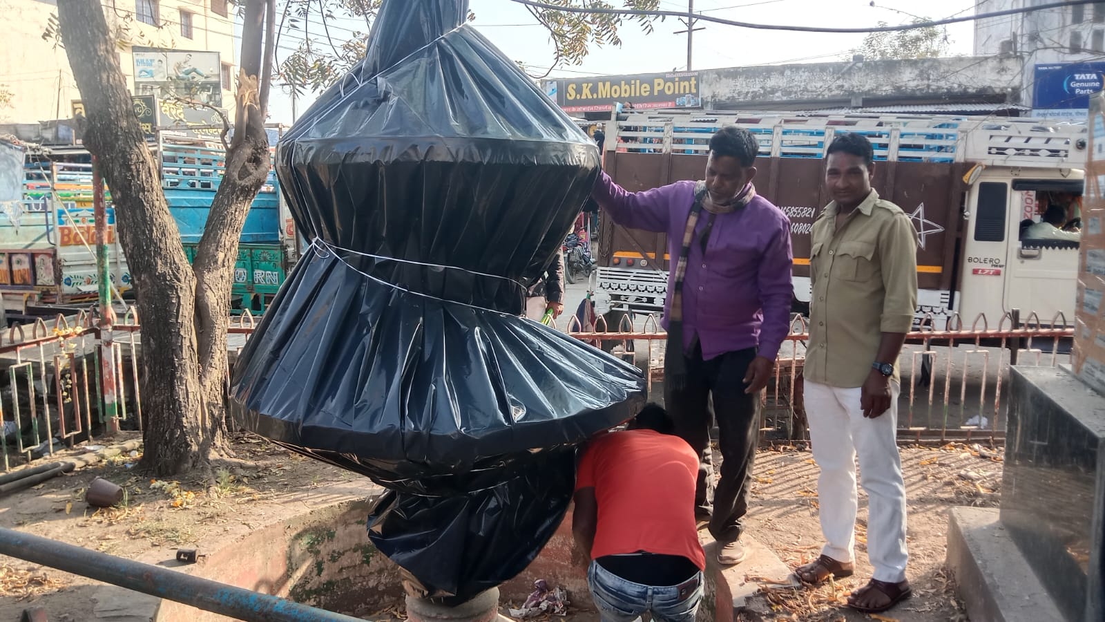 आचार संहिता लगते ही हरकत में आया प्रशासन राजस्व एवं नगर परिषद अमले ने नगर से बैनर पोस्टर हटाये