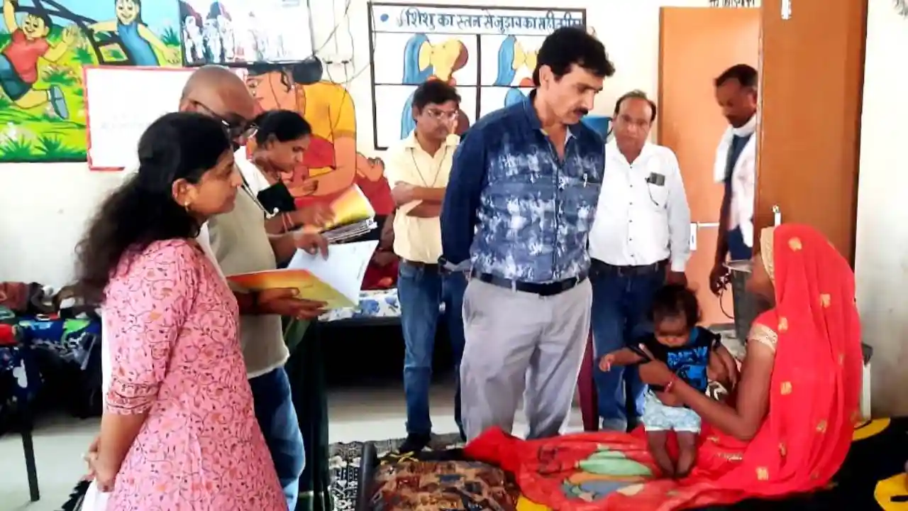 संयुक्त संचालक स्वास्थ्य सेवाएं संभाग इंदौरडॉ. गुप्ता ने एन.आर.सी. खालवा का किया निरीक्षण