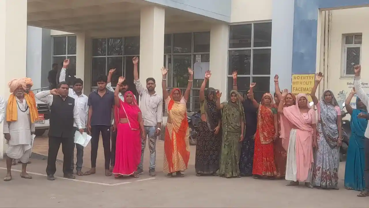 आशापुरी माता जी मंदिर तोड़ने को लेकर ग्रामीणों ने दिया ज्ञापन