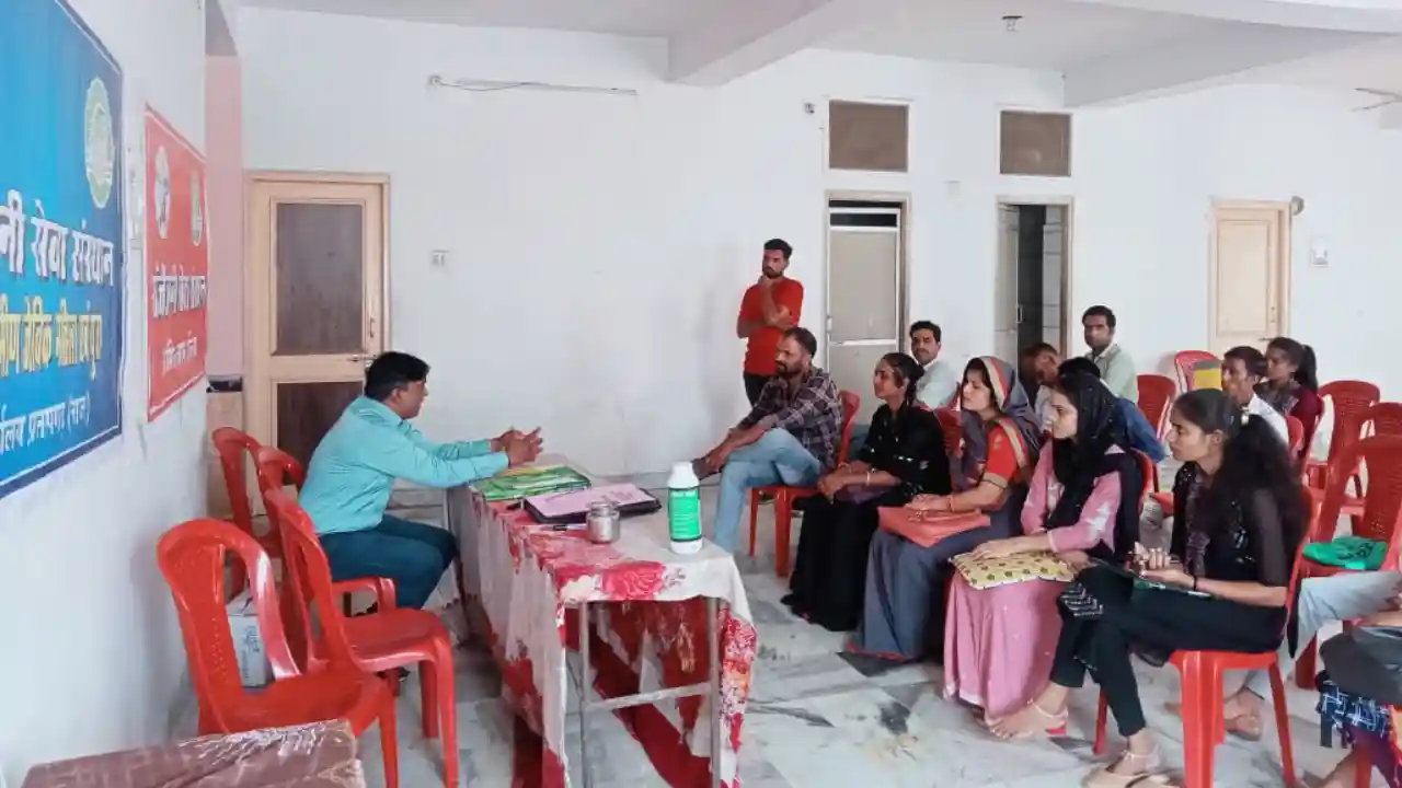 प्रतापगढ़ पक्षी बचाओ आभियान अभिनव पहल पक्षी बचाओ के लिये जागरुकता अभियान की शुरुआत