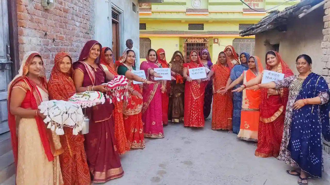 मतदाताओं को जागरूक करने के लिए दिलाई जा रही शपथ