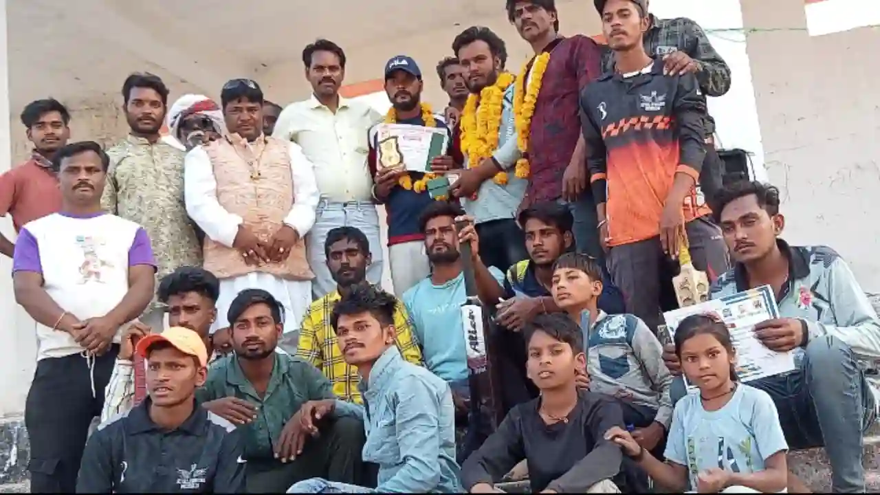आदिवासी भील समाज द्वारा ग्राम दारू में आयोजित क्रिकेट प्रतियोगिता संपन्न।