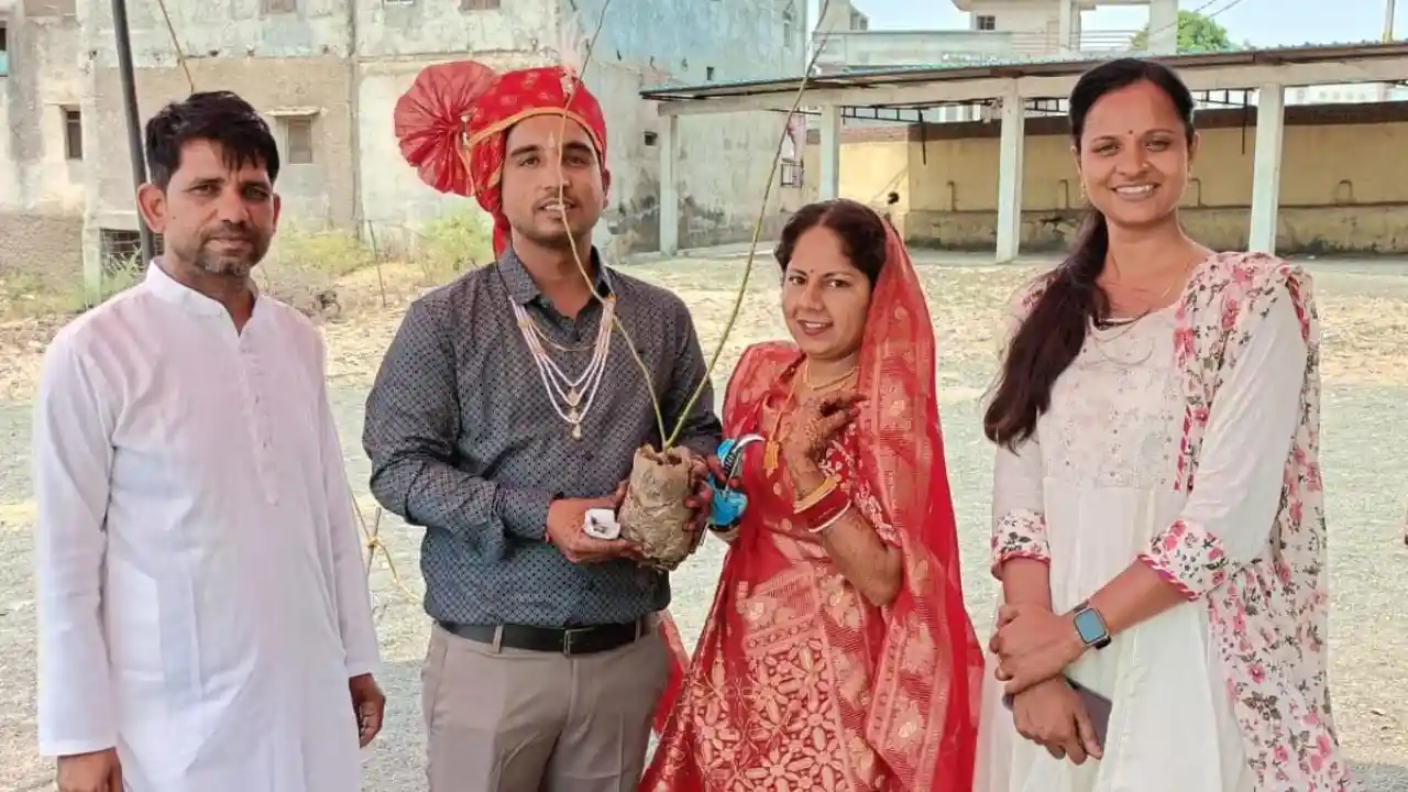 बर्डिया 26 अप्रैल को देश में दूसरे चरण का मतदान जारी है जिले में कई जगहों से चुनाव की तस्‍वीरें सामने आई हैं