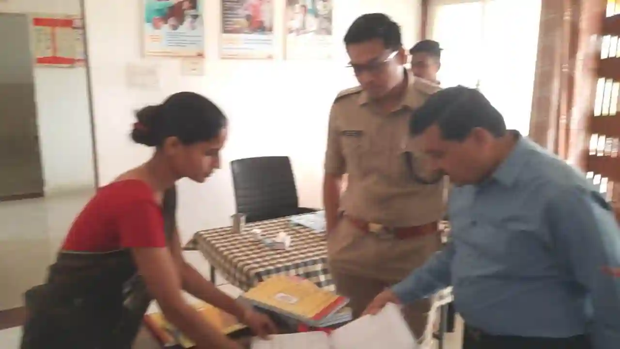 कलेक्‍टर एसपी ने किया चेनपुरा डेम में प्राथमिक स्‍वास्‍थ्‍य केंद्र का निरीक्षण 