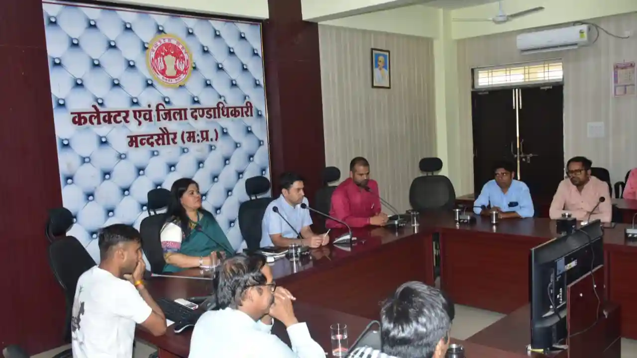 स्टैंडिंग कमेटी की बैठक एवं प्रेस वार्ता के माध्यम से कलेक्टर ने दी जानकारी