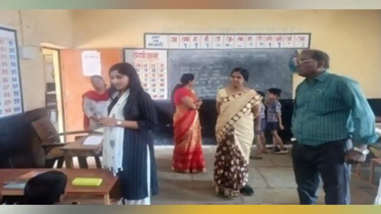 डीपीसी ने किया शालाओं का निरीक्षण, मध्‍यान्‍ह भोजन की गुणवत्‍ता को परखा