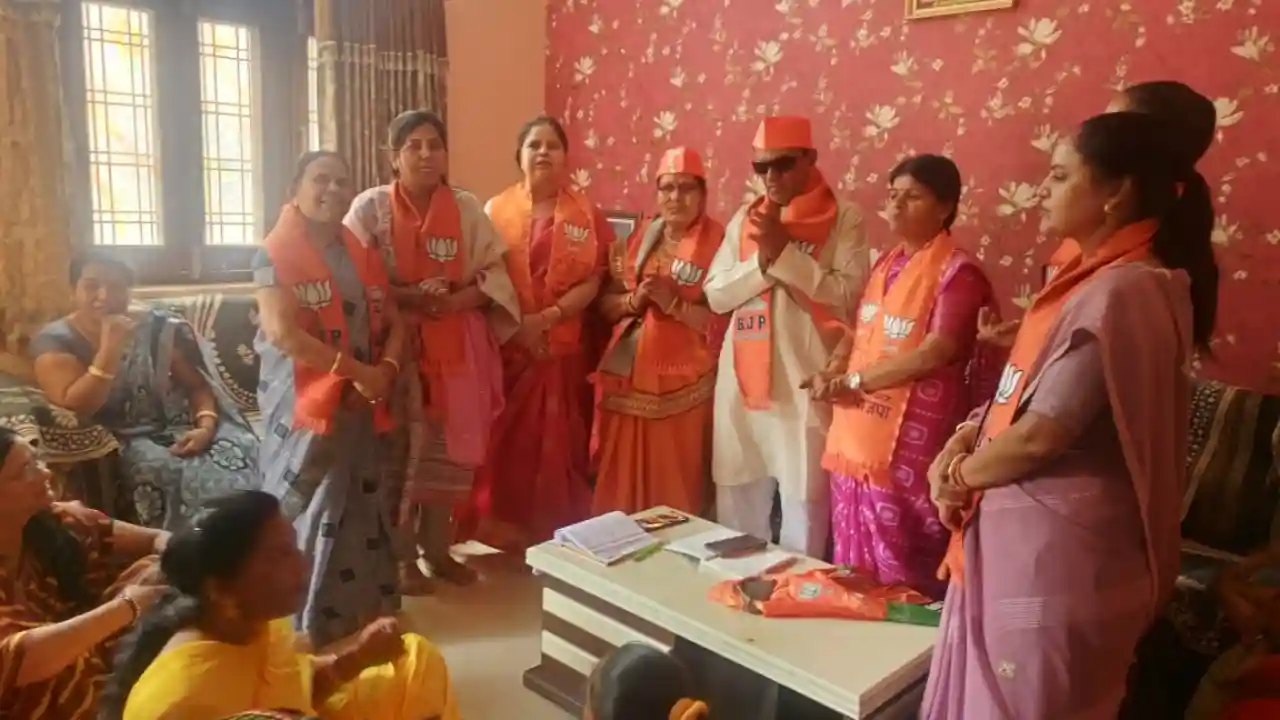 कांग्रेस की पूर्व महिला नगर अध्यक्ष ने पति सहित ली भाजपा की सदस्यता