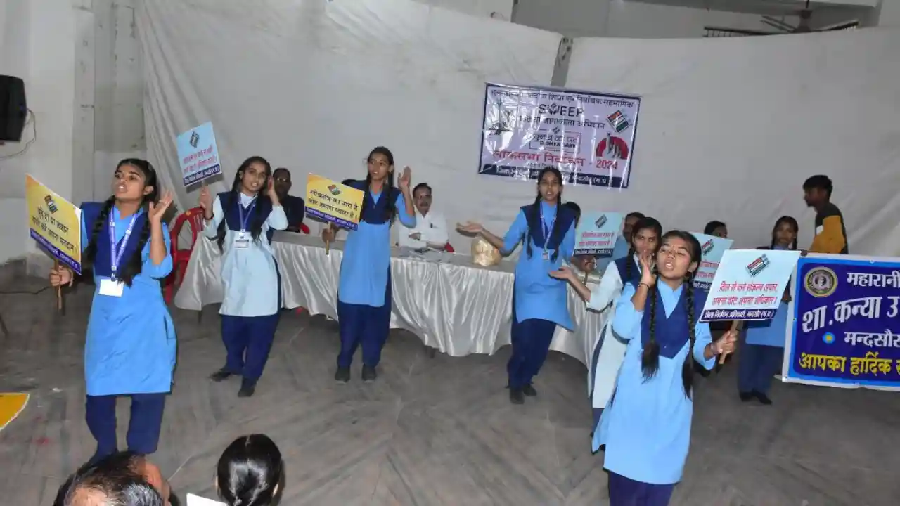 भावसार धर्मशाला में स्वीप गतिविधियों के माध्यम से मतदाताओं को जागरूक किया