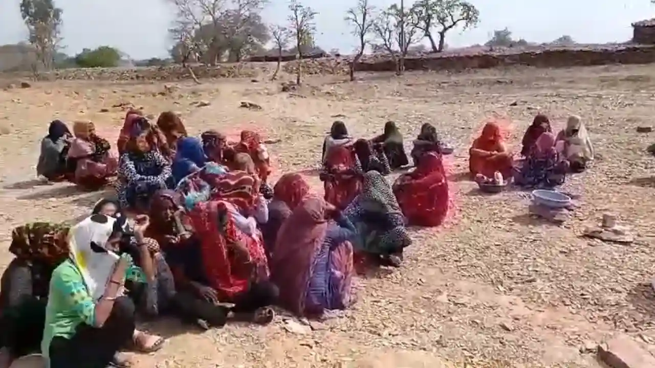 प्रतापगढ़ व बर्डिया व आस पास के गांव मे नरेगा कर्मियों ने मिस्टॉल का समय परिवर्तन करने के लिए की मांग