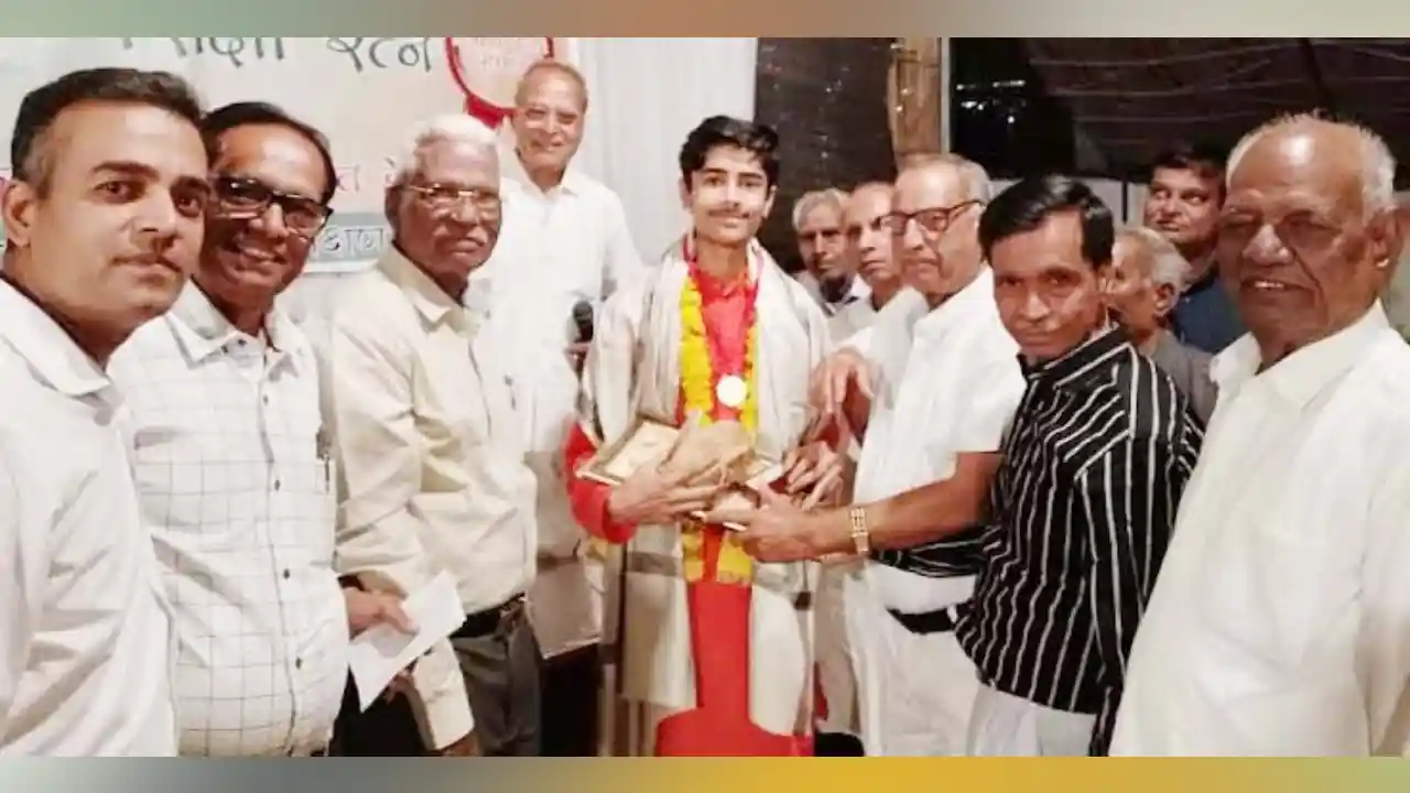 संगठित समाज ही विकास करता हैं, युवाओं को सही दिशा देना समाज और परिवार का दायित्व - श्री झलौया