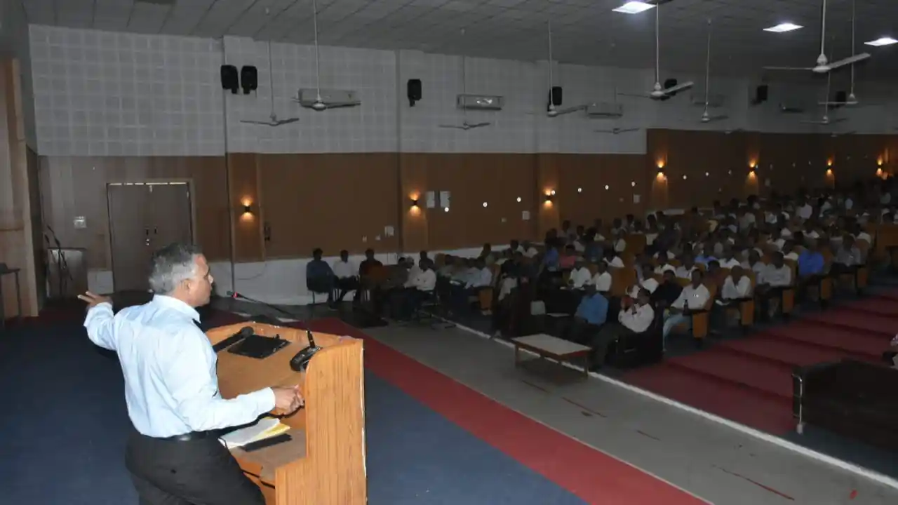 मतदान का कार्य कुशलतापूर्वक संपन्न करने के लिए प्रशिक्षण जरूरी मतदान का कार्य कुशलतापूर्वक संपन्न करने के लिए प्रशिक्षण जरूरी