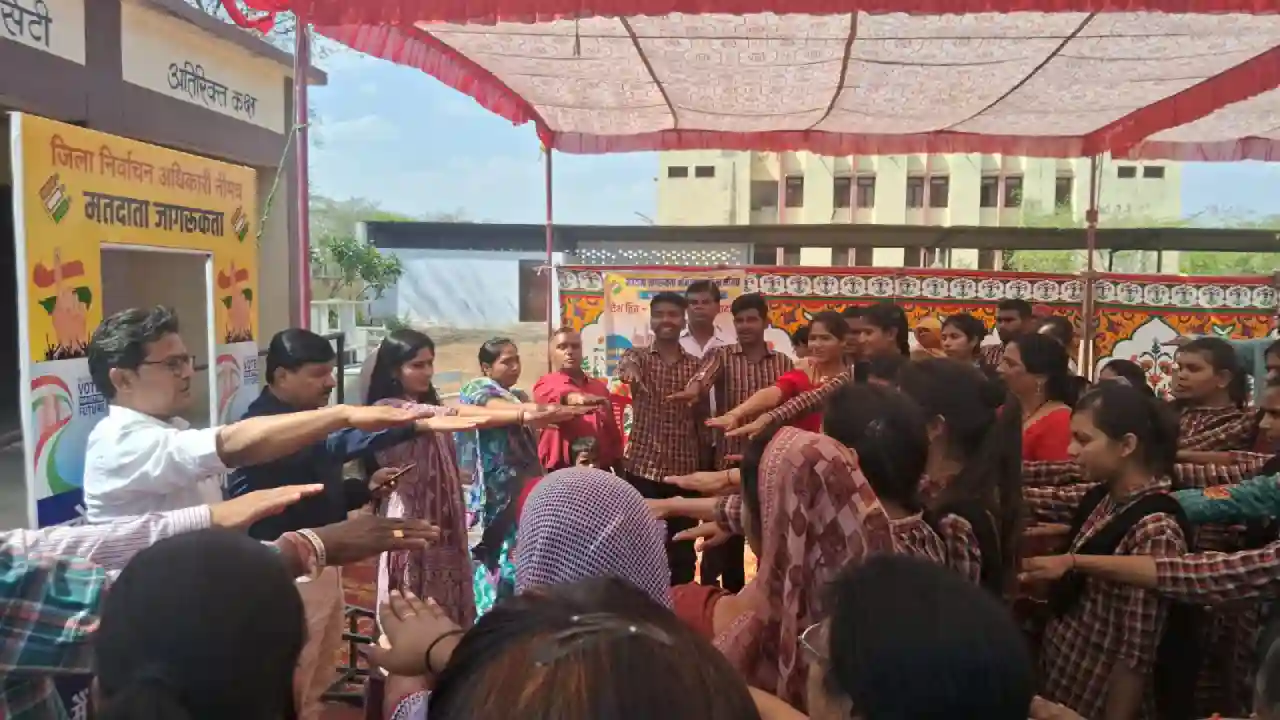 गणगौर पूजन के साथ महिलाओं ने ली मतदान करने की शपथ