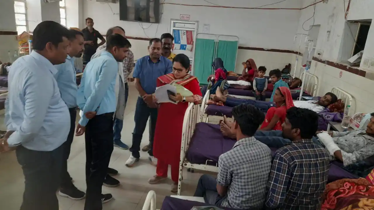 प्रतापगढ़ जिला कलेक्टर ने किया जिला चिकित्सालय का निरीक्षण