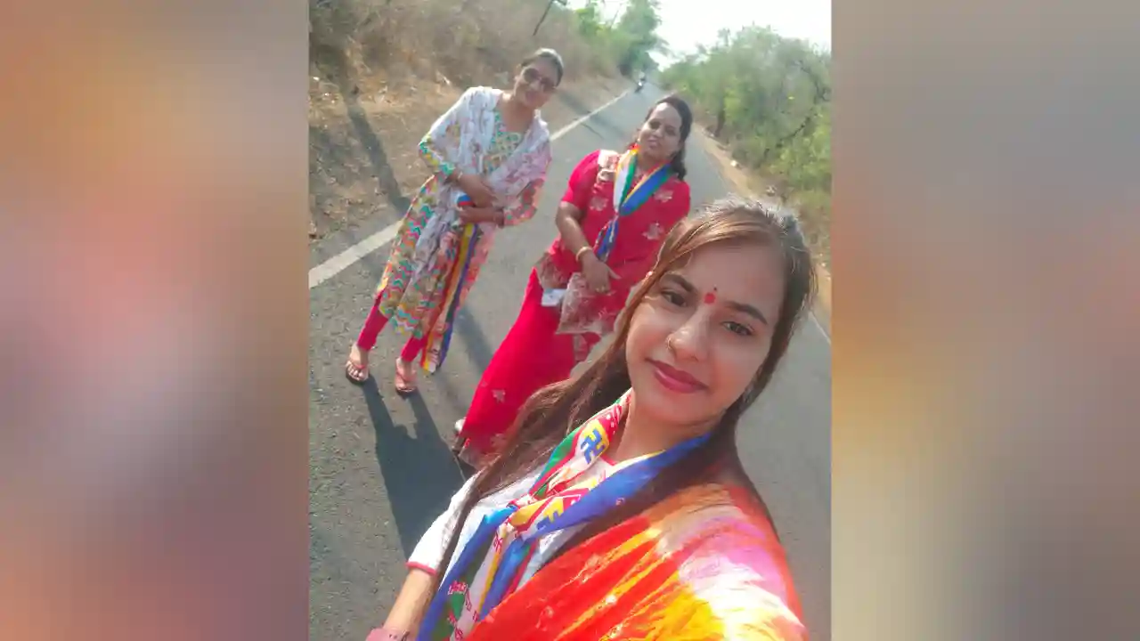 मन्नत पूरी होने पर की मोड़ी से नीमच नाकोड़ा धाम तक पैदल यात्रा