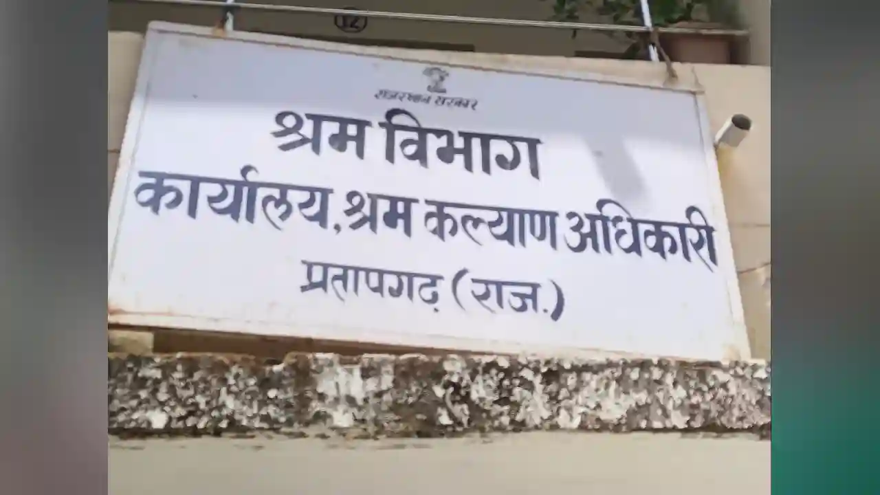 प्रतापगढ़ श्रम कल्याण अधिकारी द्वारा श्रमिकों को इस वर्ष सामान्य से अधिक रहने वाले तापमान के दुष्प्रभावों बचने हेतु उपाय बताये