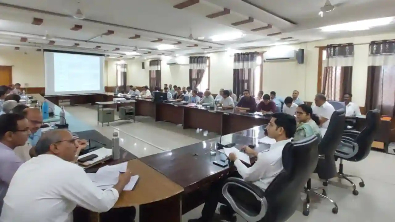 प्रतापगढ़ -ई फाइलिंग पर की चर्चा, कोई भी फाइल तीस दिन से अधिक लंबित न रहे