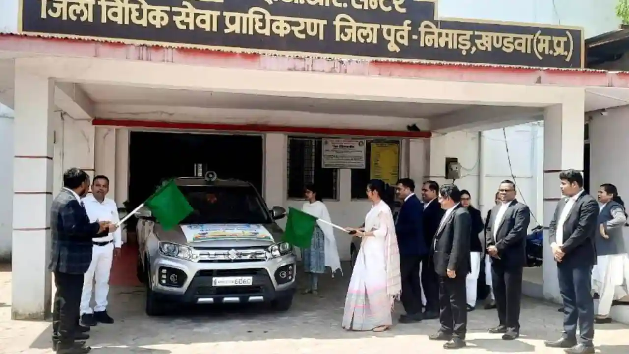 नेशनल लोक अदालत के प्रचार-प्रसार वाहन को हरी झण्डी दिखाकर किया रवाना