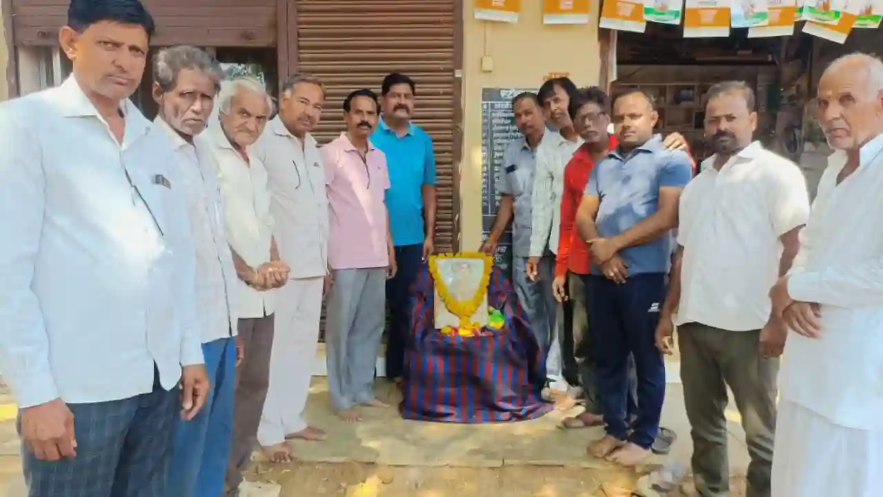 नगर सरवानिया महाराज में कांग्रेसजनो ने पूर्व प्रधानमंत्री स्व. राजीव गांधी जी की मनाई पुण्यतिथि और किया याद